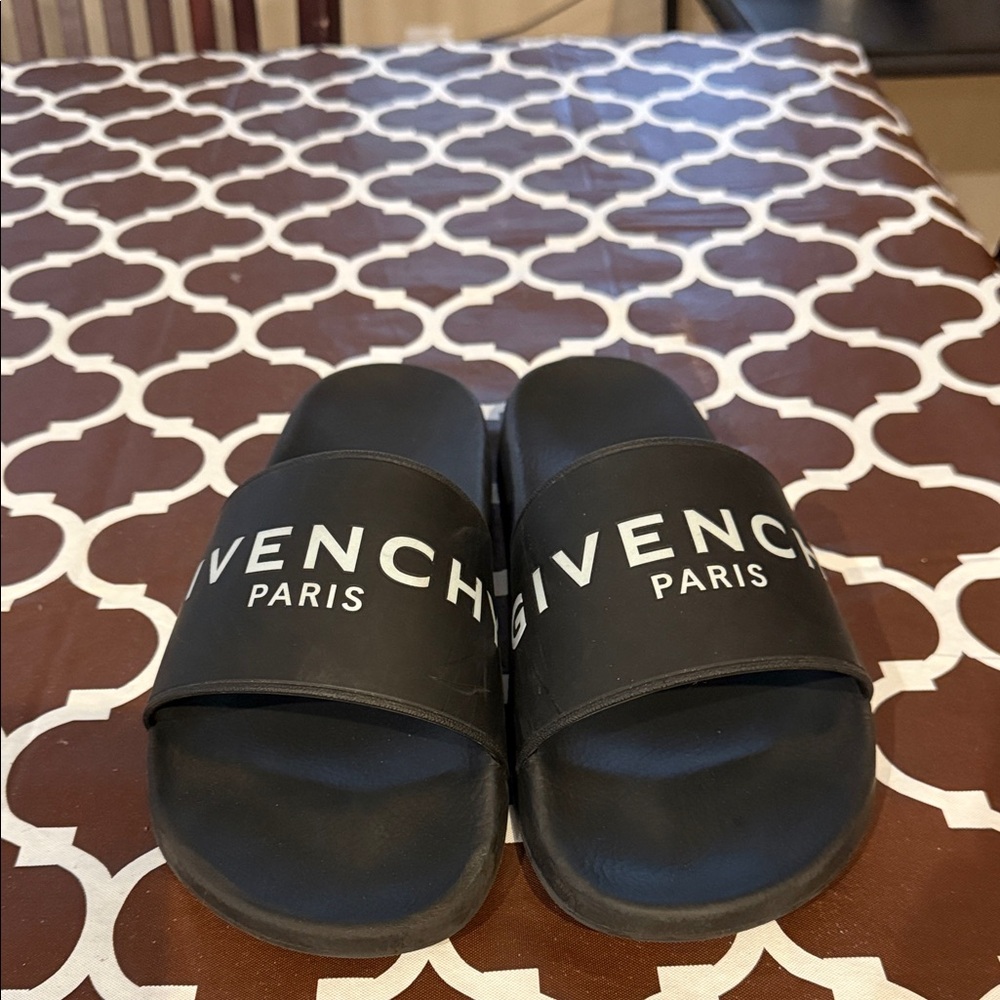 Givenchy Black and White Logo Slides